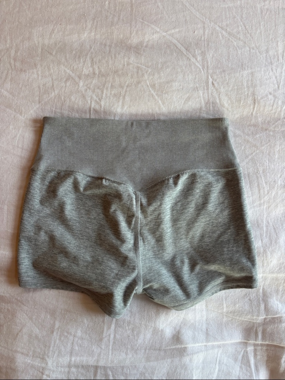 ALO Yoga Heather Gray High-Rise Ribbed Waist Bike Shorts - Picture 4 of 4